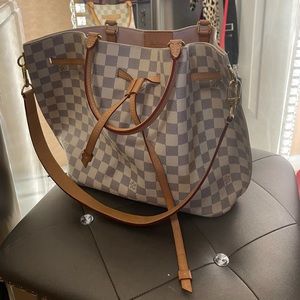 Rarely used Louis Vuitton white bucket bag